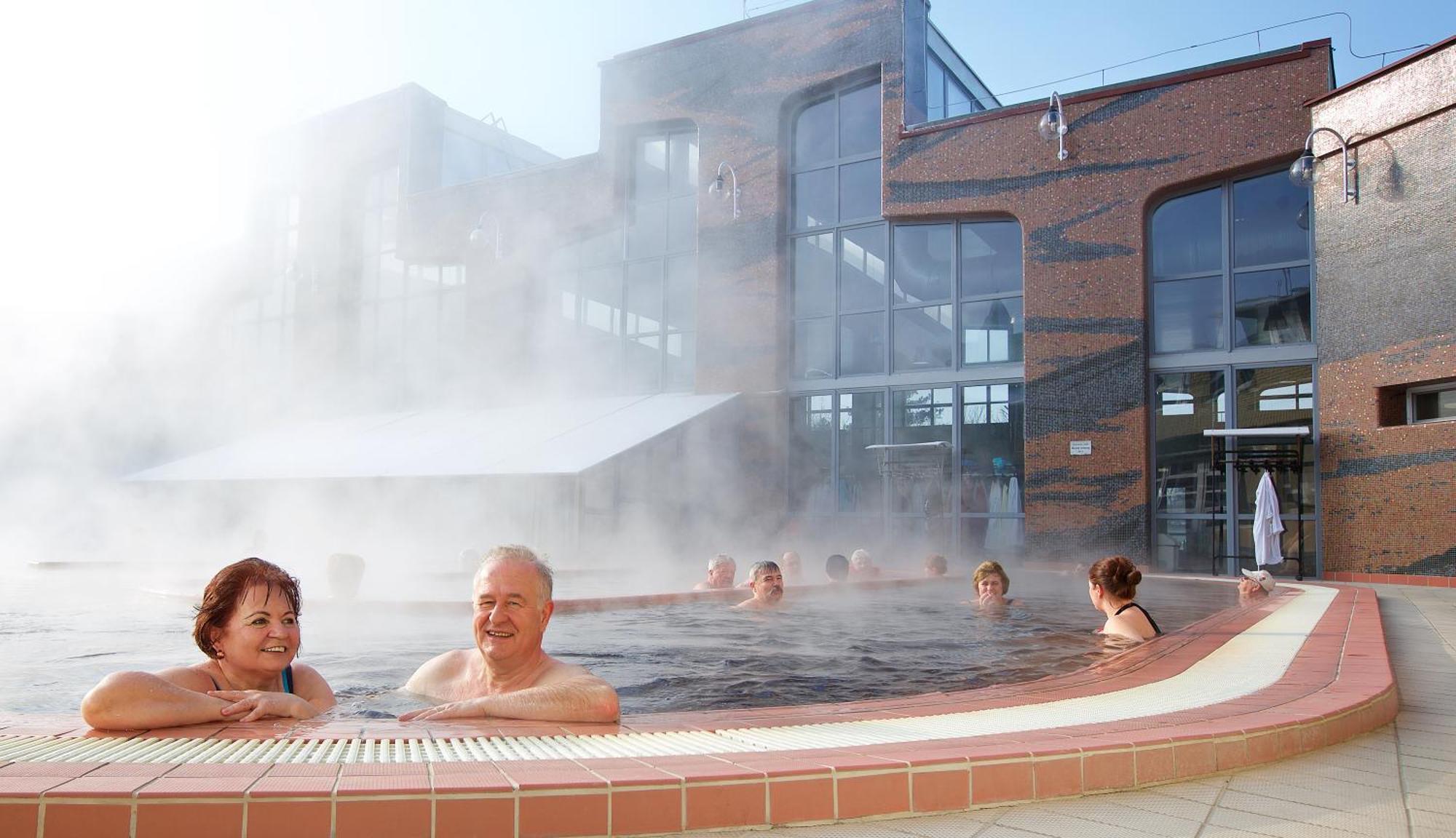 Hungarospa Thermal Camping Mobilhaz Хайдусобосло Экстерьер фото