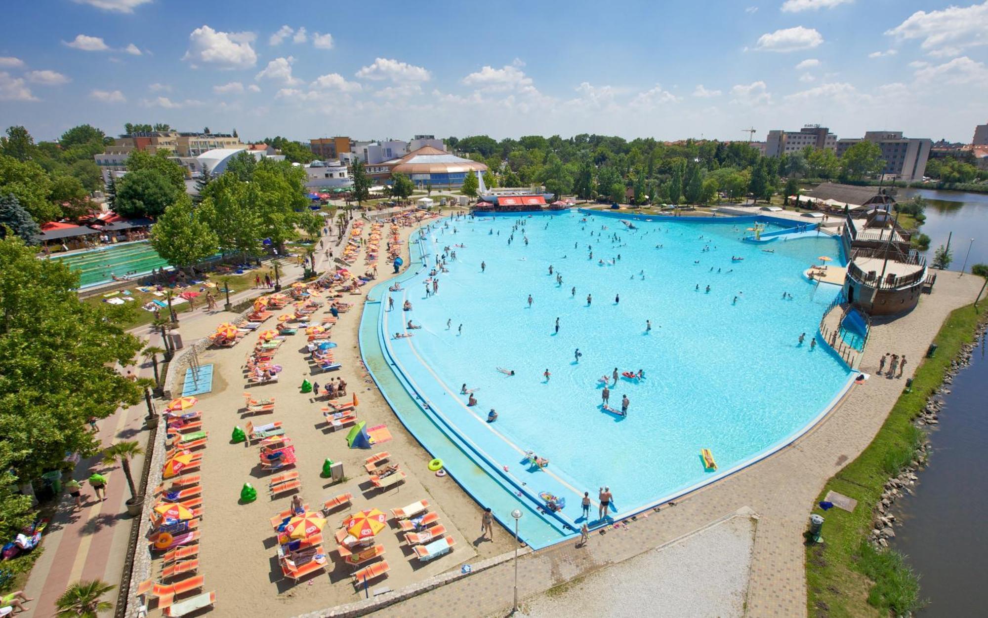Hungarospa Thermal Camping Mobilhaz Хайдусобосло Экстерьер фото